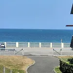A 50 M De La Mer, Ideal Famille
