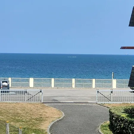 A 50 M De La Mer, Ideal Famille