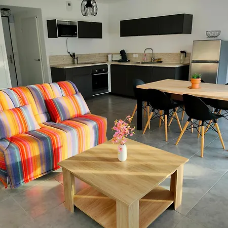Apartment A 50 M De La Mer, Ideal Famille