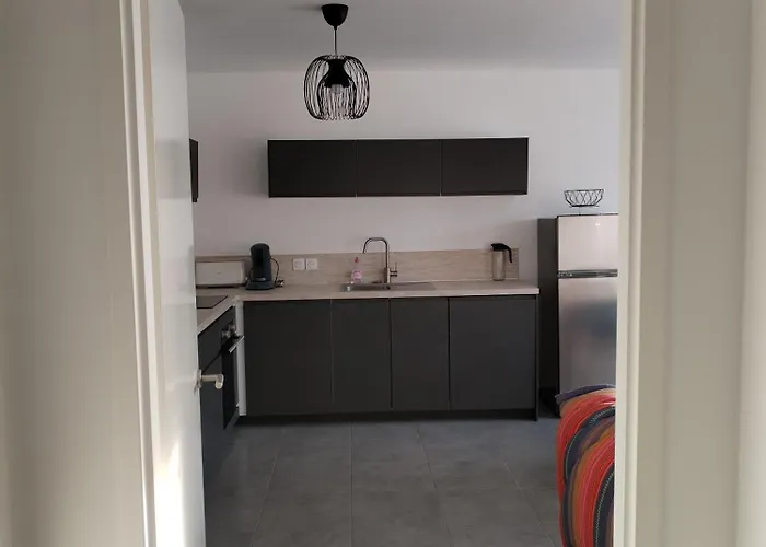 A 50 M De La Mer, Ideal Famille