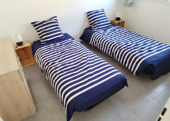 A 50 M De La Mer, Ideal Famille Lejlighed *