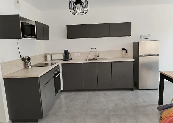 A 50 M De La Mer, Ideal Famille *