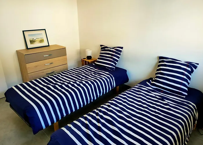 A 50 M De La Mer, Ideal Famille Lejlighed