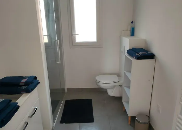 A 50 M De La Mer, Ideal Famille